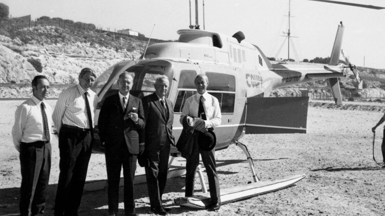 Fernández, en el centro, en los años 60